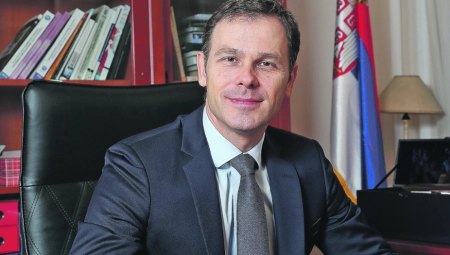 UNIVERZITET ŠIKANIRAO GRAĐANINA SINIŠU MALOG  "Rektorka Popović ceo Univerzitet stavila u funkciju politike"