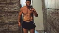 BEZ DLAKE NA JEZIKU! Poznati pevač otvoreno i promeni posla, za jedno veče je zarađivao kao danas za mesec dana, a evo i kako reaguju kolege