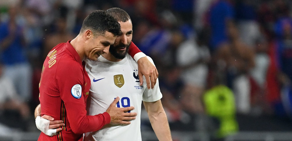 POŠTOVANJE PRE SVEGA! Pogledajte šta su Benzema i Ronaldo uradili nakon odigranog prvog poluvremena! (FOTO)