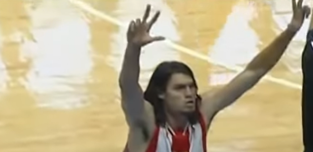 NIJE VOLEO DA SE KUPA, OD KOBIJA DOBIO NEOČEKIVANI POKLON, SPREMA SE ZA SMAK SVETA! Gde je nestao ljubimac "zvezdaša" kome su saigrači govorili da smrdi i koji je nervirao Pešića? (VIDEO)