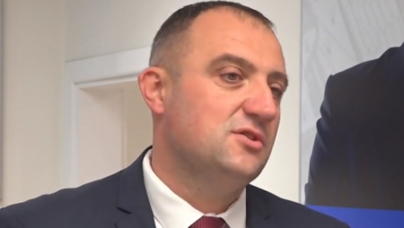 IZNEO ČINJENICE Vujadinović Milimir napravio spisak pitanja upućenih Zdravku Krivokapiću