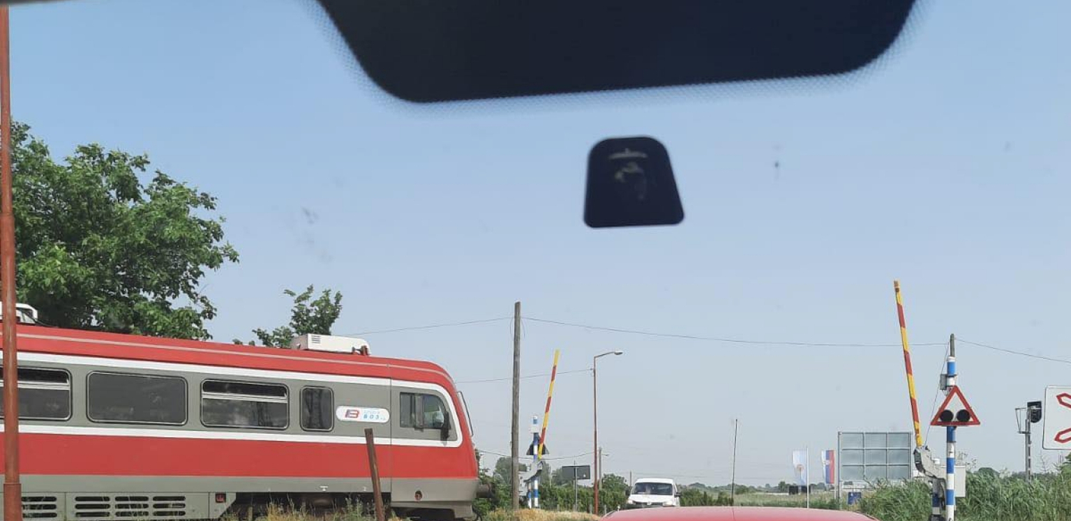 TRAGIČNA NESREĆA U BATAJNICI Putnički voz naleteo na biciklistu