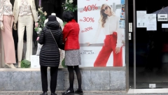 VELIKO UPOZORENJE ZA KUPCE U SRBIJI: Nova usluga na društvenim mrežama - probaju i kupuju odeću za vas, ali posluju na crno