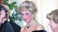 OVAKO ĆE KRALJEVSKA PORODICA OBELEŽITI 60. ROĐENDAN LEJDI DI Statua princeze Dajane stigla u Kensingtonsku palatu!