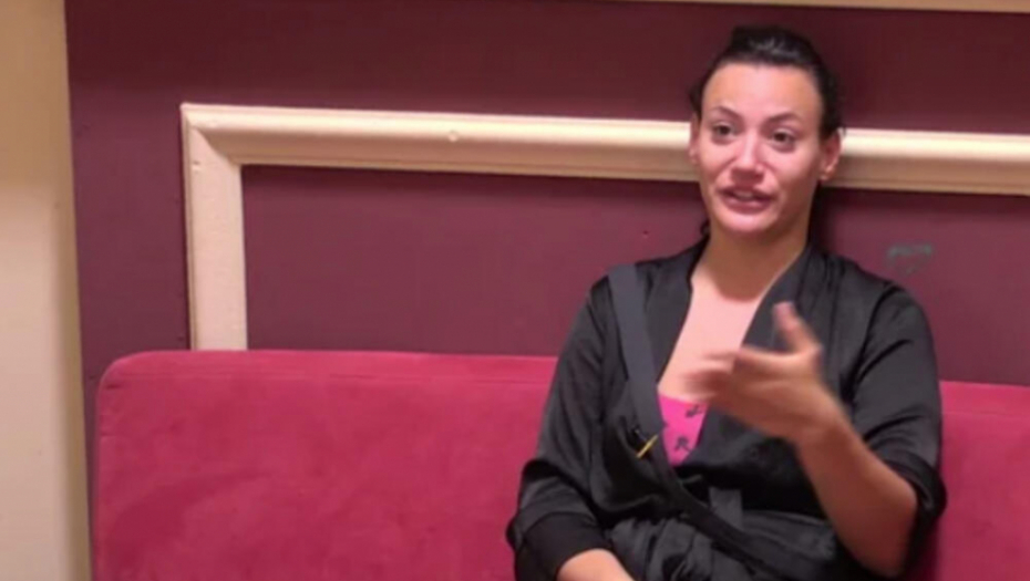 SVI PRISUTNI ZANEMELI! Kristina pokazala koga drži na pozadini telefona i sve ostavila u šoku, ovo definitivno nismo očekivali!