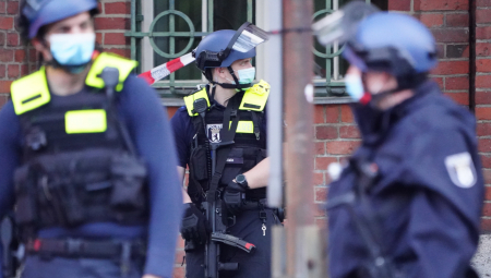 POMAHNITALA ŽENA NAPALA LJUDE MAČEM Više ljudi povređeno u nemačkoj pokrajini Bavarskoj