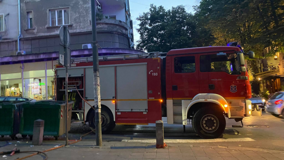 VELIKI POŽAR NA NOVOM BEOGRADU Bukti vatra, 18 vatrogasaca na terenu
