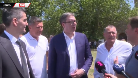 Smederevac dobacio Vučiću da će izgubiti opkladu od pola grada, a onda je nastala fotografija za uspomenu