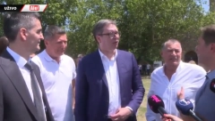 Smederevac dobacio Vučiću da će izgubiti opkladu od pola grada, a onda je nastala fotografija za uspomenu