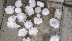 GRAD VELIČINE ORAHA POGODIO OVO PODRUČJE Vozači u problemu, otežano kretanje i vidljivost  (VIDEO)