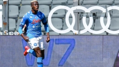 ZARAĐUJE MILIONE Nećete verovati gde letuje i šta radi, cela planeta mu se divi