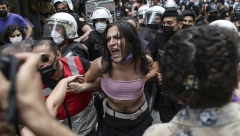 HAOS U ISTANBULU! Pokušali da naprave Paradu ponosa, Erdogan poslao borbene jedinice sa suzavcem!