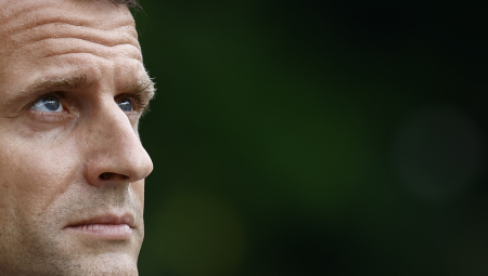 BURA U PARIZU! Makronu na telefon tajno instalirali "Pegaza", sve vreme su znali šta radi!