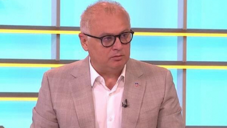 NA REDU REKONSTRUKCIJA KOMANDE VAZDUHOPLOVSTVA Vesić: Naša je sramota što ova divna zgrada, koja se nalazi u centru Zemuna, nije obnovljena