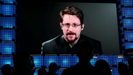 POLOŽIO ZAKLETVU O DRŽAVLJANSTVU - POSTAO RUS Bivši analitičar američke NSA Edvard Snouden dobio ruski pasoš