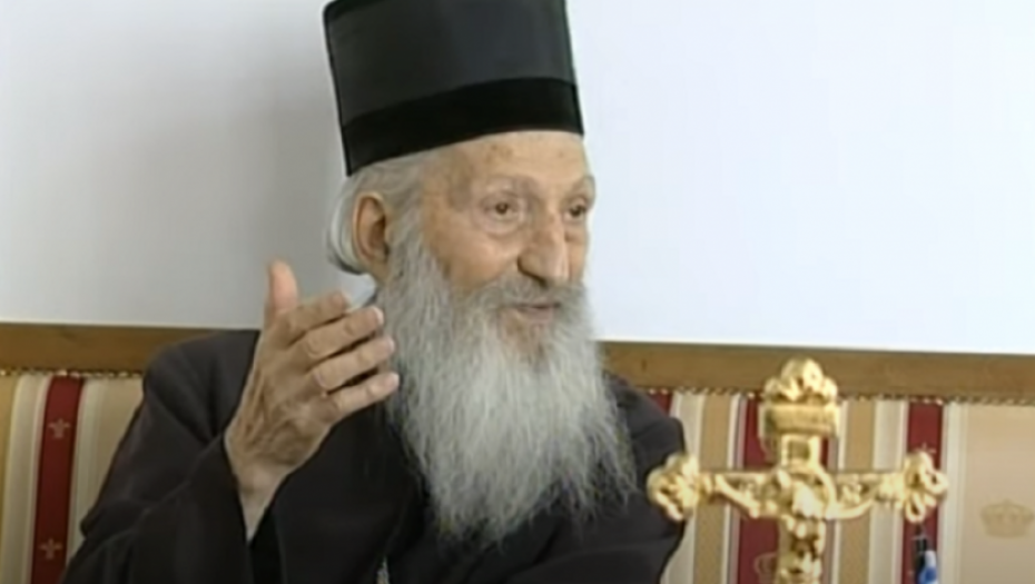 GEST ZA DIVLJENJE Bivši košarkaš Partizana napravio u dvorištu predivan mural patrijarhu Pavlu (FOTO)