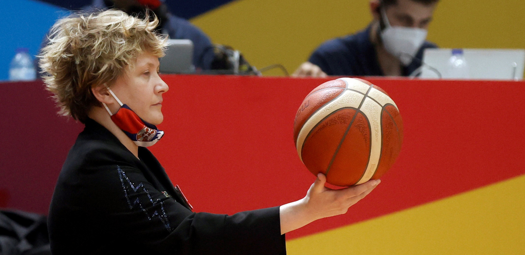 SELEKTORKA ZAGRMELA Na­ša ze­mlja je ma­la, ali je to ze­mlja pra­vih rat­ni­ka, ili u ovom slu­ča­ju rat­ni­ca!