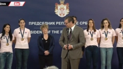 ŽELIMO DA UVEK POBEĐUJETE!  Vučić se obratio našim košarkašicama: Ponosni smo na vas!