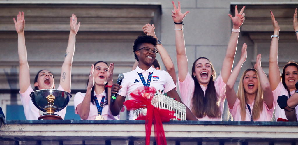 OGLASIO SE GRADONAČELNIK Doček košarkašica upravo onakakav kakav i zaslužuju - spektakularan (FOTO)