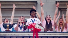 OGLASIO SE GRADONAČELNIK Doček košarkašica upravo onakakav kakav i zaslužuju - spektakularan (FOTO)