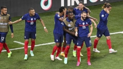 SVE JE PUKLO! Pale prozivke na tribinama, posvađali se roditelji Francuza!