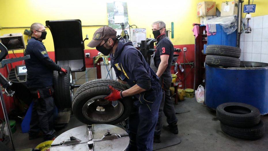 GUME KAKVE ZNAMO ODLAZE U ISTORIJU? Nove nisu punjene vazduhom, a ne mogu ni da se probuše (VIDEO)