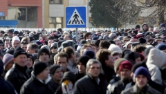 ZLOČINAC SE VRATIO NA MESTO ZLOČINA Vesli Klark u Prištini dočekan uz najviše vojne počasti