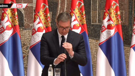 "DOSTOJNI STE!" Predsednik Srbije uručio odlikovanja zaslužnim pojedincima i institucijama