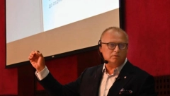 VESIĆ POBESNEO I STAO NA STRANU NARODA Odakle vam pravo da to tražite ljudima?!