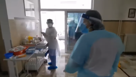 POSLE OVOGA MORATE ODMAH DA SE TESTIRATE: Otkriveno je 20 novih simpoma OMIKRONA, podsećaju na prehladu, a jedan je ključan!