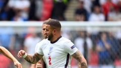 STRAŠAN SKANDAL TRESE OSTRVO Englez penisom vitlao u klubu, skidao gaće i napadao devojku (FOTO)