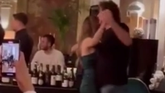 EKSKLUZIVNI SNIMCI! Ćerka Željka Mitrovića priredila nesvakidašnju žurku za 30. rođendan, otac i slavljenica plešu, a peva im Oliver Mandić! (VIDEO)