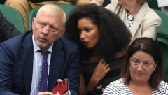 NOVAKOV BIVŠI TRENER PROŠETAO "BOMBU" Beker se na Vimbldonu pojavio sa novom devojkom! (FOTO)