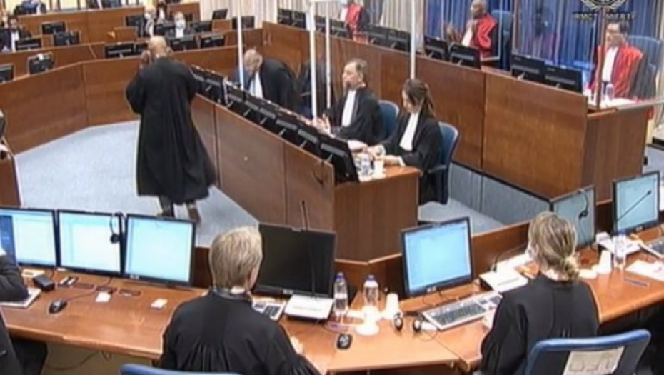 SPECIJALNI TUŽILAC SMIT IZ HAGA OTKRIO Moćna grupa želi da prikaže da su članovi OVK nevini, primeniće dugo pripremanu strategiju