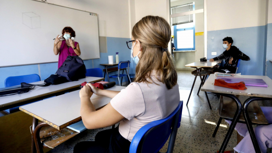OSNOVCI OBOLELI OD KORONE Nakon povratka s ekskurzije , osmoro đaka i ćetvoro zaposlenih obolelo od kovida