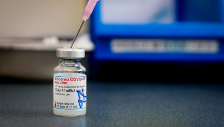 USKORO VAKCINA PROTIV OMIKRONA Moderna radi na specijalnoj vrsti cepiva koje gađa taj korona soj