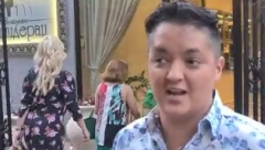 MARIJI ŠERIFOVIĆ ŽENA SELA ZA STO PA POKUŠALA NA SILU DA JE SLIKA DOK JEDE Gledala sam da li da je spucam pesnicom!