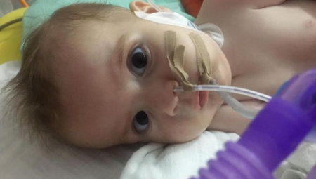 BOŠKO VRAĆEN NA RESPIRATOR Preslatkoj bebi se pogoršalo stanje, hitno mu je potrebna pomoć u borbi sa SMA