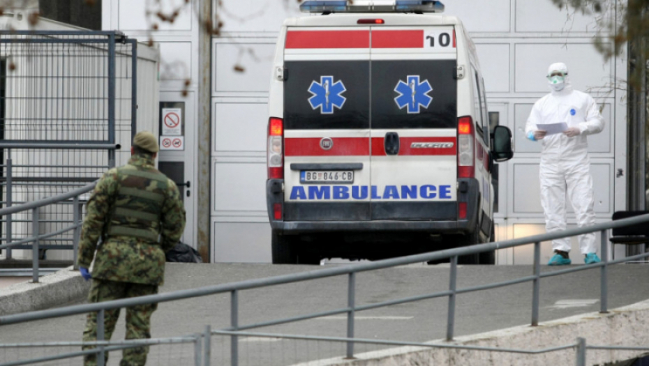 ZABRINJAVAJUĆA SLIKA ISPRED KOVID AMBULANTE U ZEMUNU Napravio se ogroman red, ljudi sa temperaturom čekaju po snegu i minusu (VIDEO)