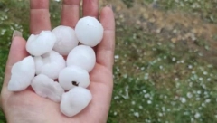 Snažan grad na jugu Srbije: U Prijepolju praćen udarima groma i nestankom struje, u Lebanu pao veličine ping pong loptice (FOTO)