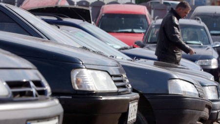 PODIVLJALE CENE POLOVNIH VOZILA Za godinu dana poskupeli su i po nekoliko hiljada evra