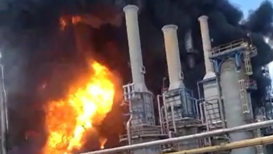 EKSPLOZIJA U RAFINERIJI! Dim prekrio more, ima povređenih!