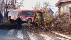 HAOS U VALJEVU Vozač autobusa izazvao saobraćajnu nesreću povređeno još 17 putnika
