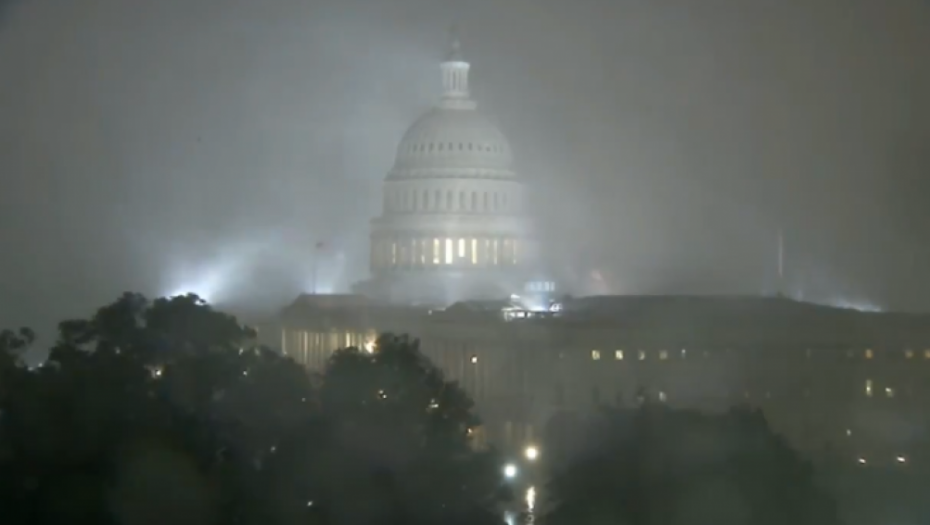 UŽASNO NEVREME RAZORILO VAŠINGTON Jaka oluja pogodila SAD, izdato upozorenje na tornado, bez struje na hiljade domova