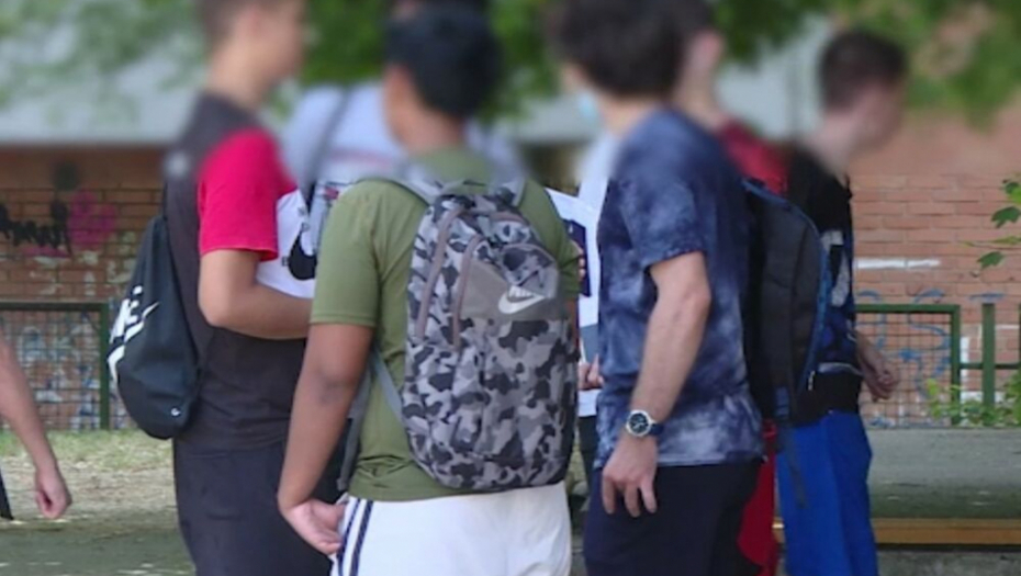 OSMACI PRED VAŽNIM ZADATKOM Potrebno je čitko popuniti listu želja, da neko ne bi ostao neraspoređen!
