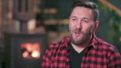 TRAGEDIJE SU OBELEŽILE NJEGOV ŽIVOT! Pevač koji se tokom karijere susretao samo sa smrću bliskih osoba!