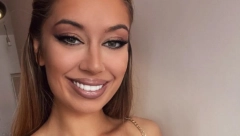 DOK JOJ JE ĆERKA U JEKU PO*NO SKANDALA! Ovo je majka Tee Tairović, obožava silikone, a pojavila se i u spotu poznatog pevača (FOTO)