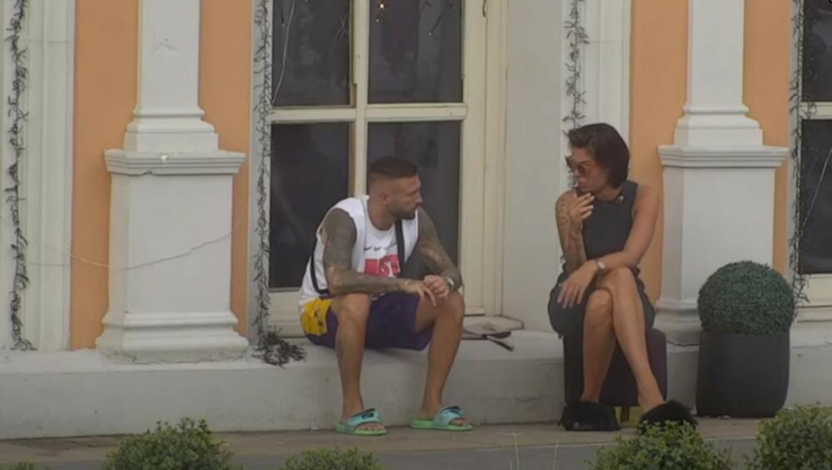 ŠA MENJA PROFESIJU Reper deli ljubavne savete po Beloj kući, ima jak razlog zbog koga ubeđuje Minu da ne raskida sa Carem
