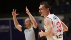 SAMO DA ZABORAVI UŽASNE SCENE MALTRETIRANJA OD ALBANACA Nikola od reprezentativca Srbije dobio dres omiljenog kluba (FOTO, VIDEO)