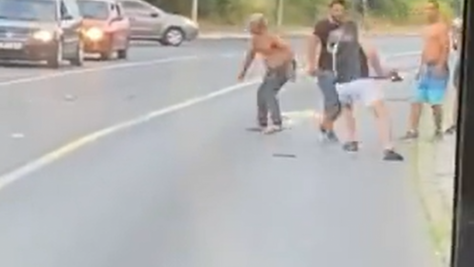 POSLE SNIMKA NA KOME SE JURE SEKIROM, POLICIJA MUNJEVITO REAGOVALA Pohapšeni učesnici brutalne tuče na Banjici